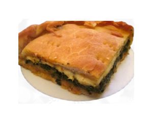 Empanada de grelos con queso de tetilla.